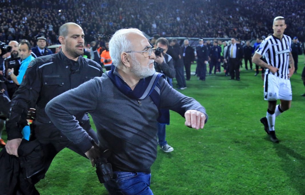 Ιβάν Σαββίδης όπλο