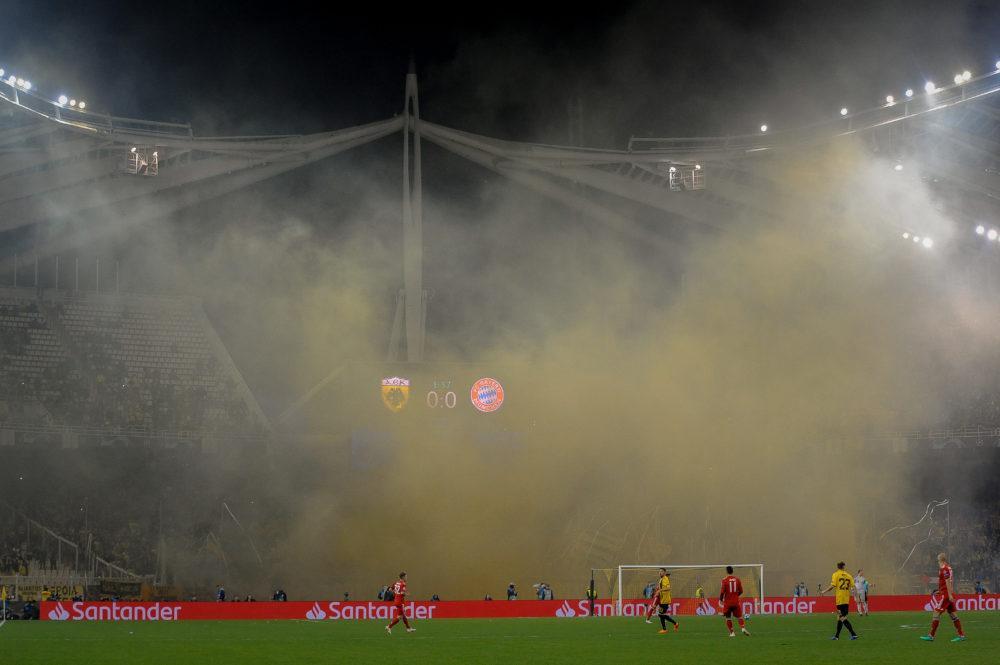 ΑΕΚ Μπάγερν καπνογόνα