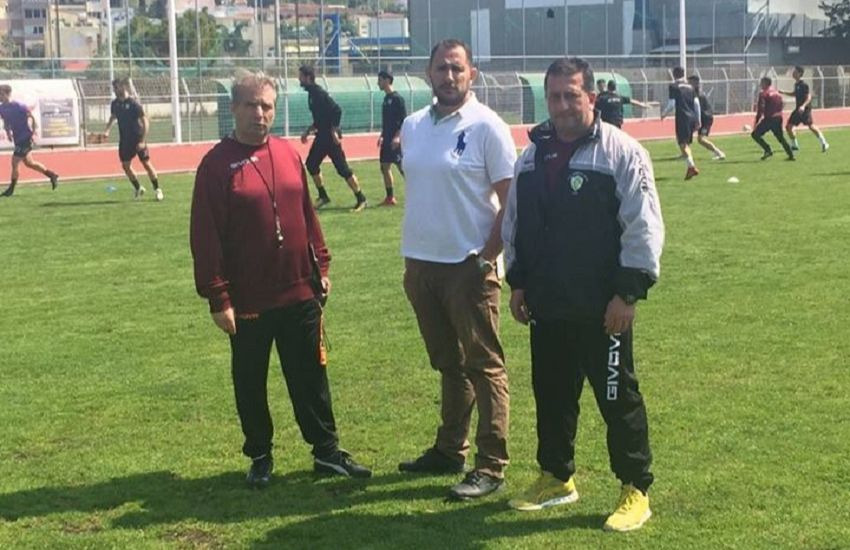 Αήττητος Σπάτων