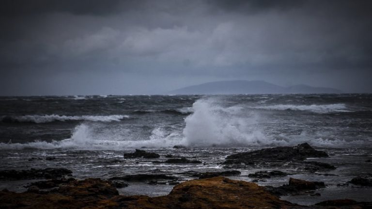 Καιρός: Συνεχίζει την επέλασή του ο Μπάλλος – Που θα βρέξει σήμερα