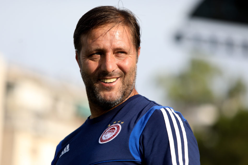 Ολυμπιακός φιλικό Μαρτίνς στοιχηματική betshop