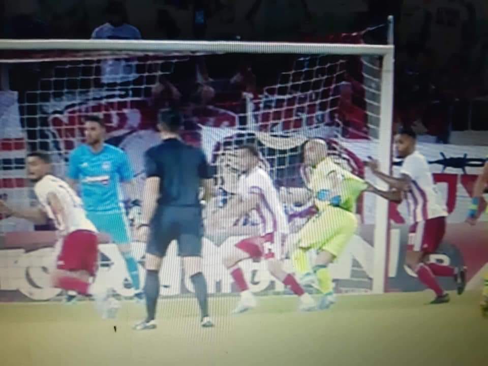 Πέναλτι φωτογραφία Ελ Αραμπί Μπαράλες