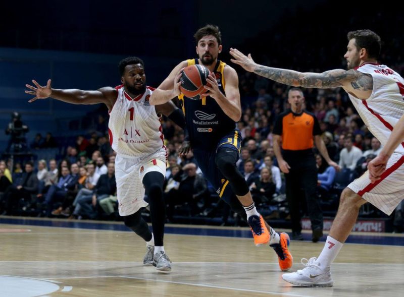 Σβεντ Χίμκι Αρμάνι