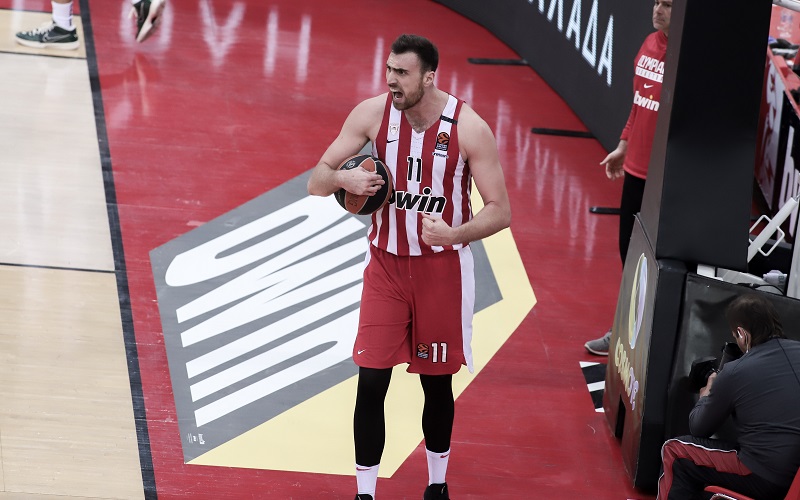 Μιλουτίνοβ