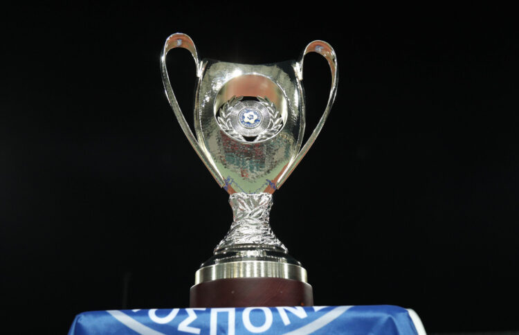 ΑΕΚ - ΟΛΥΜΠΙΑΚΟΣ τελικός κυπέλλου τρόπαιο