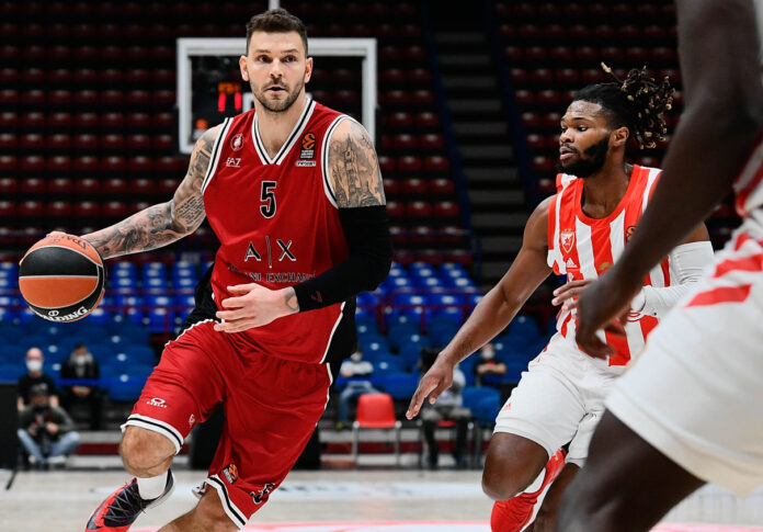 Αρμάνι - Ερυθρός Αστέρας