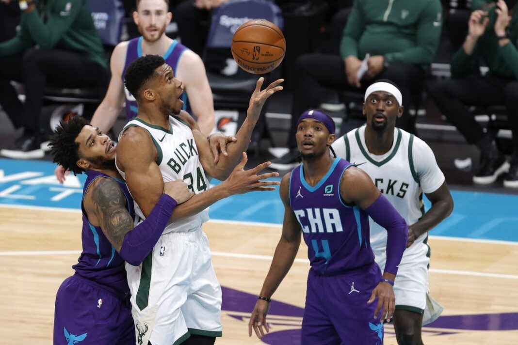 Χόρνετς - Μπακς