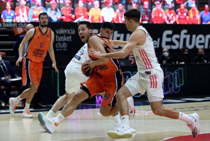 Βαν Ρόσομ Βαλένθια Ρεάλ Μαδρίτης