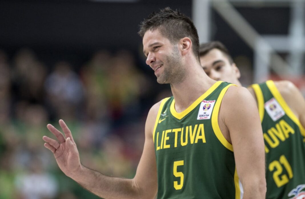 Μάντας Καλνιέτις