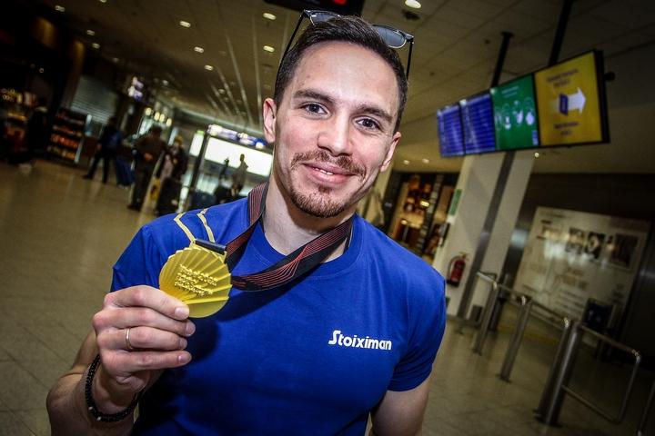 Πετρούνιας