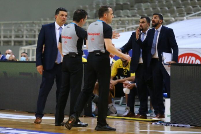 Αγγέλου διαιτητές Μάνος