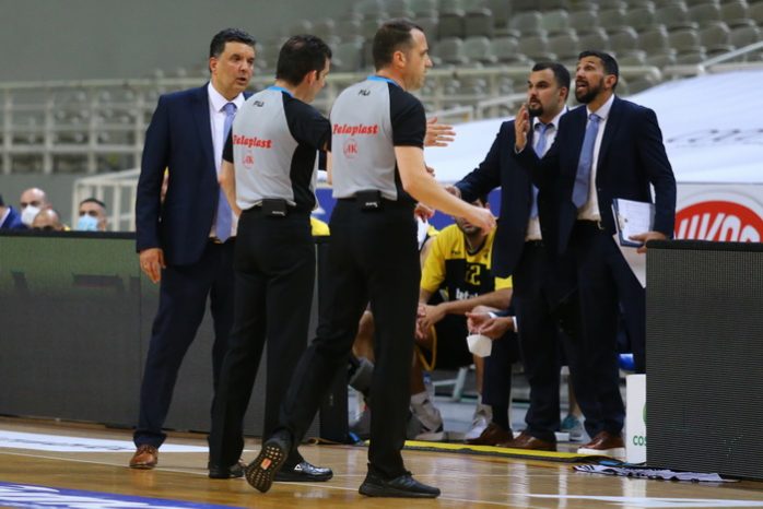 Αγγέλου διαιτητές Μάνος