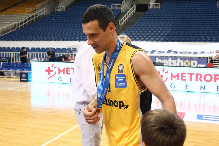 Νίκος Ζήσης