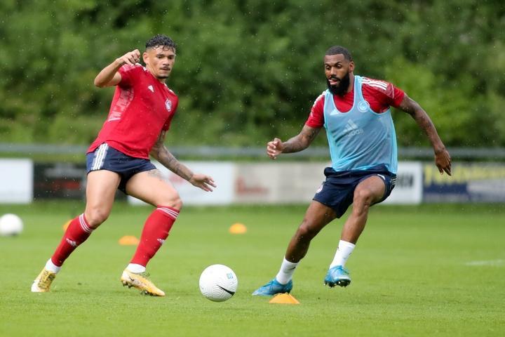 Τικίνιο, Εμβιλά