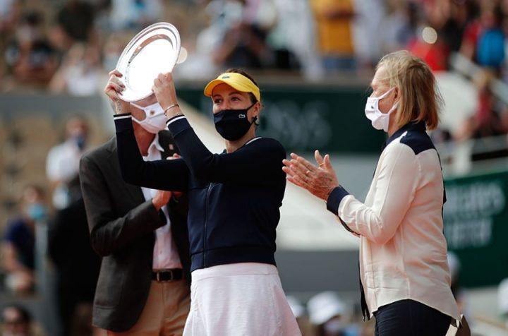 Κρεϊτσίκοβα Ναβρατίλοβα