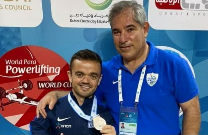 Μπακοχρήστος Ντουμπάι μετάλλιο άρση βαρών σε πάγκο