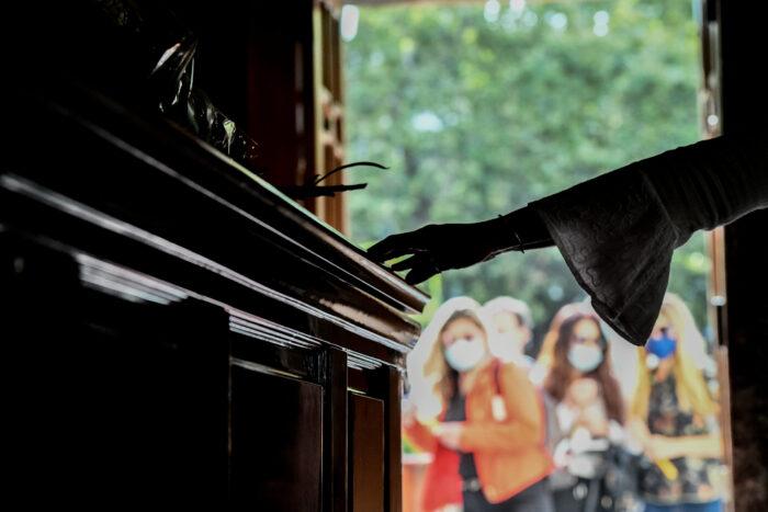 ΣΕ ΛΑΪΚΟ ΠΡΟΣΚΥΝΗΜΑ Η ΣΟΡΟΣ ΤΟΥ ΜΙΚΗ ΘΕΟΔΩΡΑΚΗ