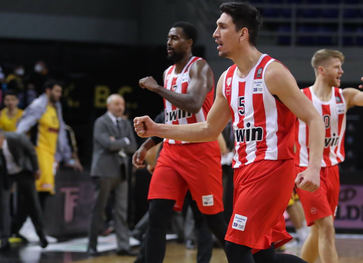 Λαρεντζάκης ΑΕΚ Ολυμπιακός