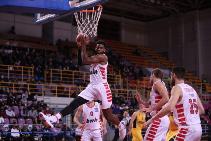 Ολυμπιακός ΑΕΚ Μάρτιν