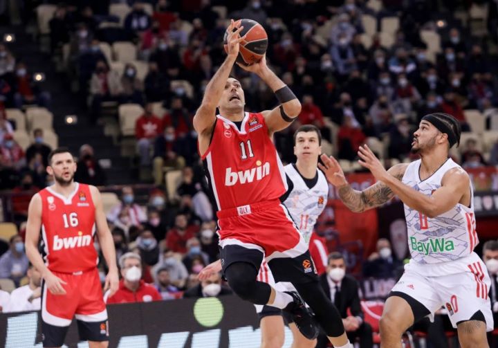 Ολυμπιακός Μπάγερν Σλούκας Παπανικολάου