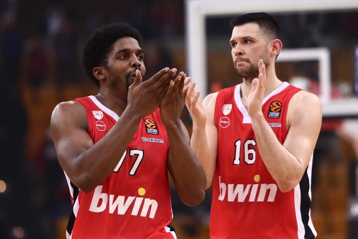 ΜακΚίσικ, Παπανικολάου