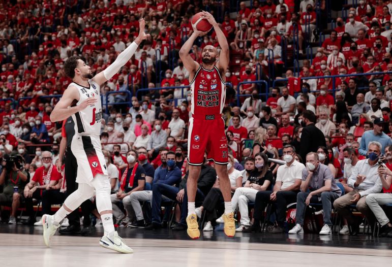 Σιλντς Αρμάνι Μπολόνια