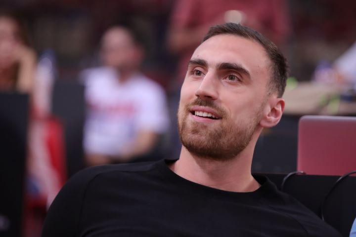 μιλουτίνοφ