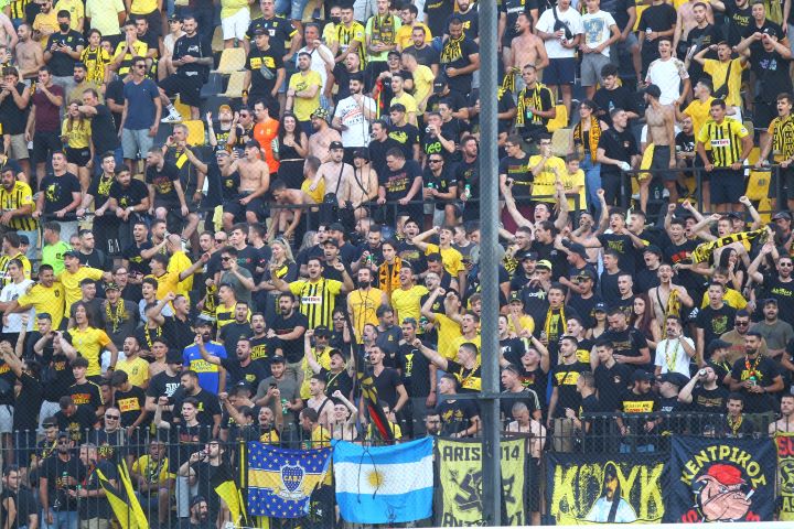 Άρης εξέδρα