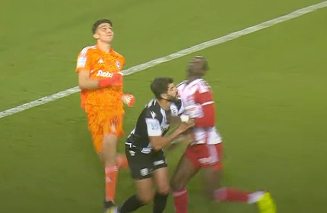 Ολυμπιακός ΠΑΟΚ Μπα Ολιβέιρα Τρεϊμάνις πέναλτι VAR