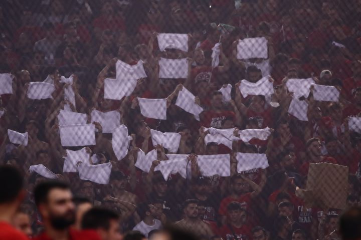 λευκή πετσέτα Ολυμπιακός Παναθηναϊκός