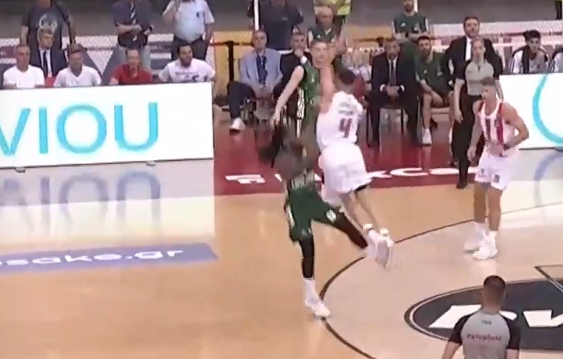 Πάρις Λι τρίποντο φάουλ τρικλοποδιά Λούντζης