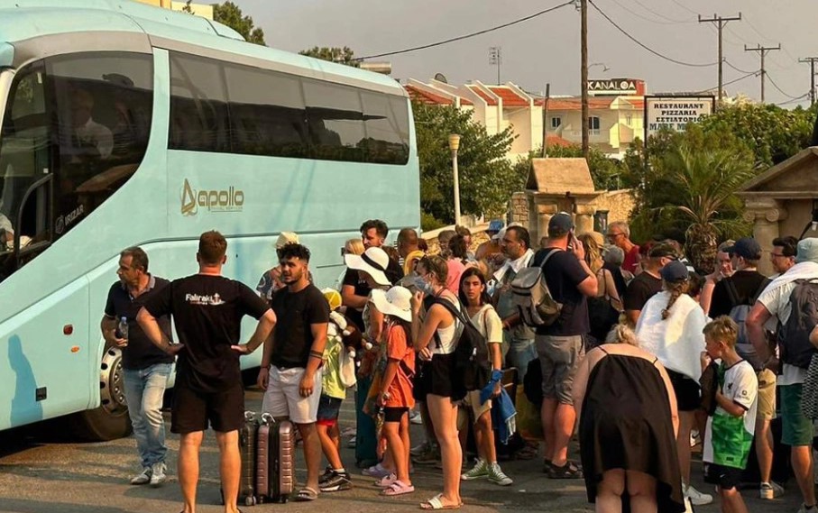 Ρόδος τουρίστες εκκένωση πυρκαγιά