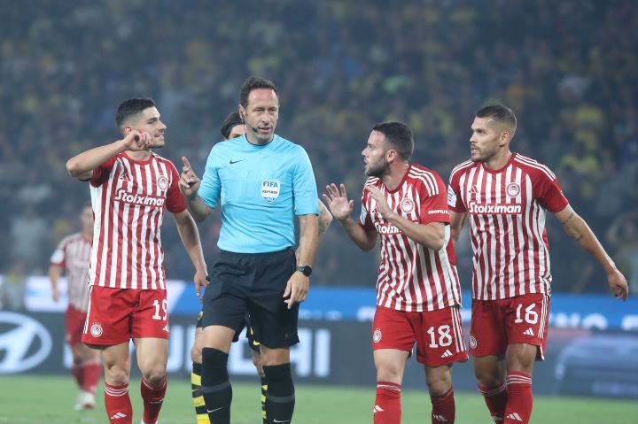 ΑΕΚ - Ολυμπιακός Αρτούρ Σοάρες ντίας διαμαρτυρίες