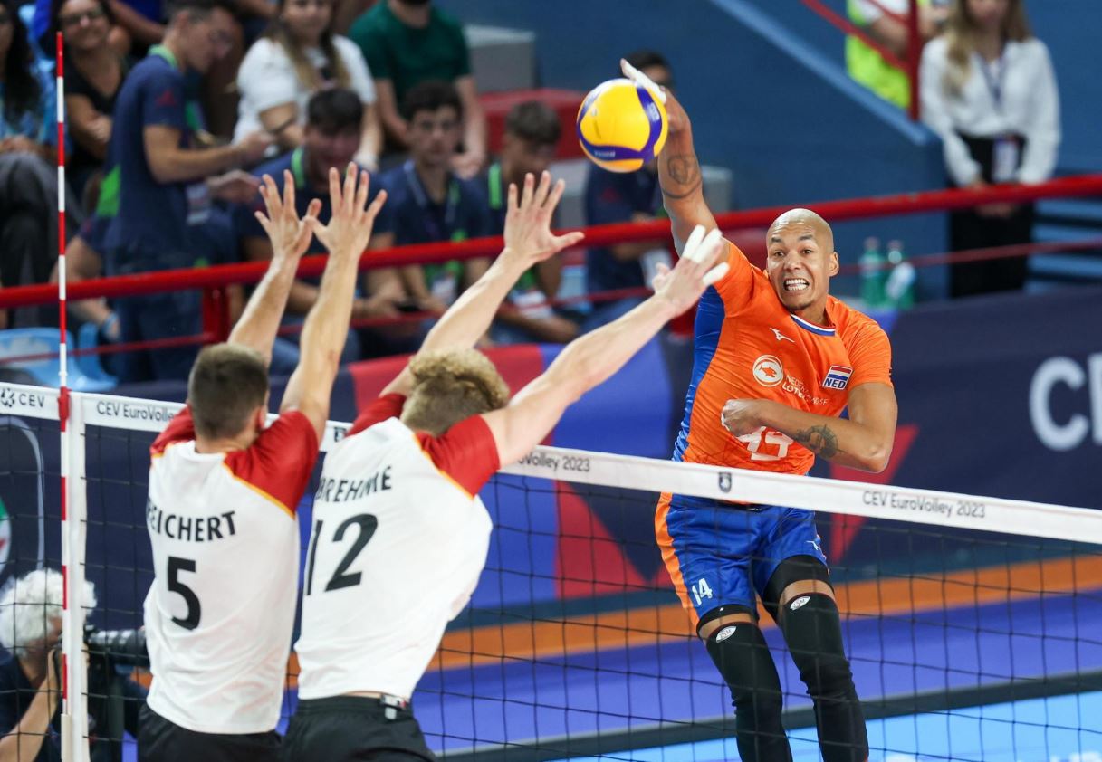 αμπντέλ αζίζ ολλανδία