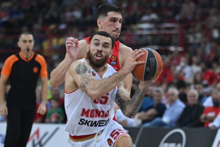 Μάικ τζέιμς Λαρεντζάκης