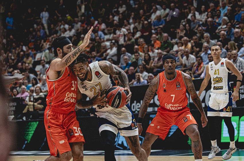 Ντόρσεϊ Βαλένθια - Φενέρ