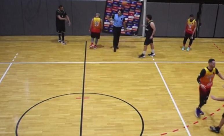 Νίκος Παππάς basketaki αποβολή μπάλα στο κεφάλι διαιτητή