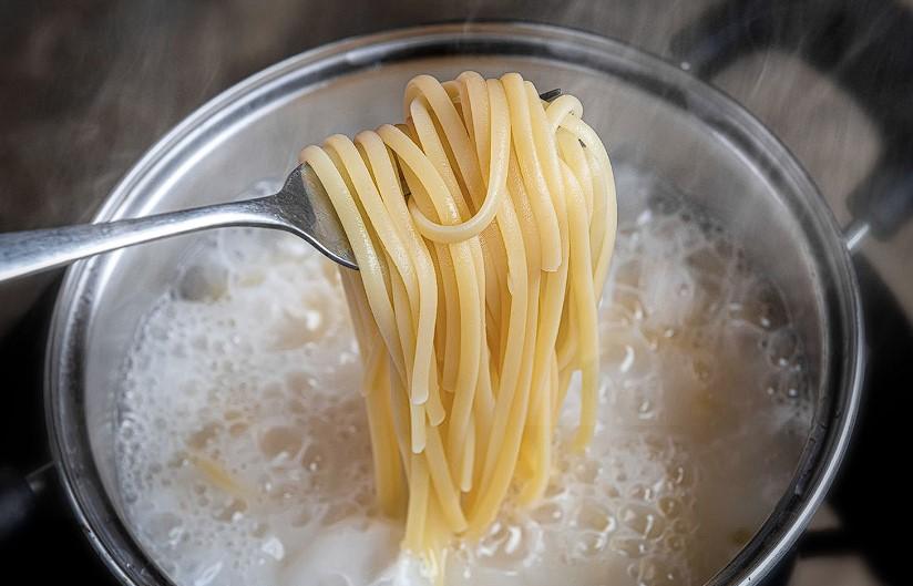 πώς να βράσετε μακαρόνια με σβηστό μάτι οικονομία ρεύμα