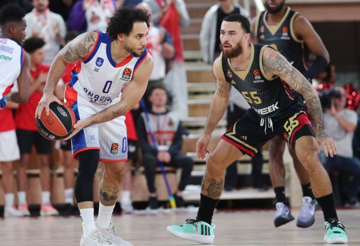 Σέιν Λάρκιν Μάικ Τζέιμς