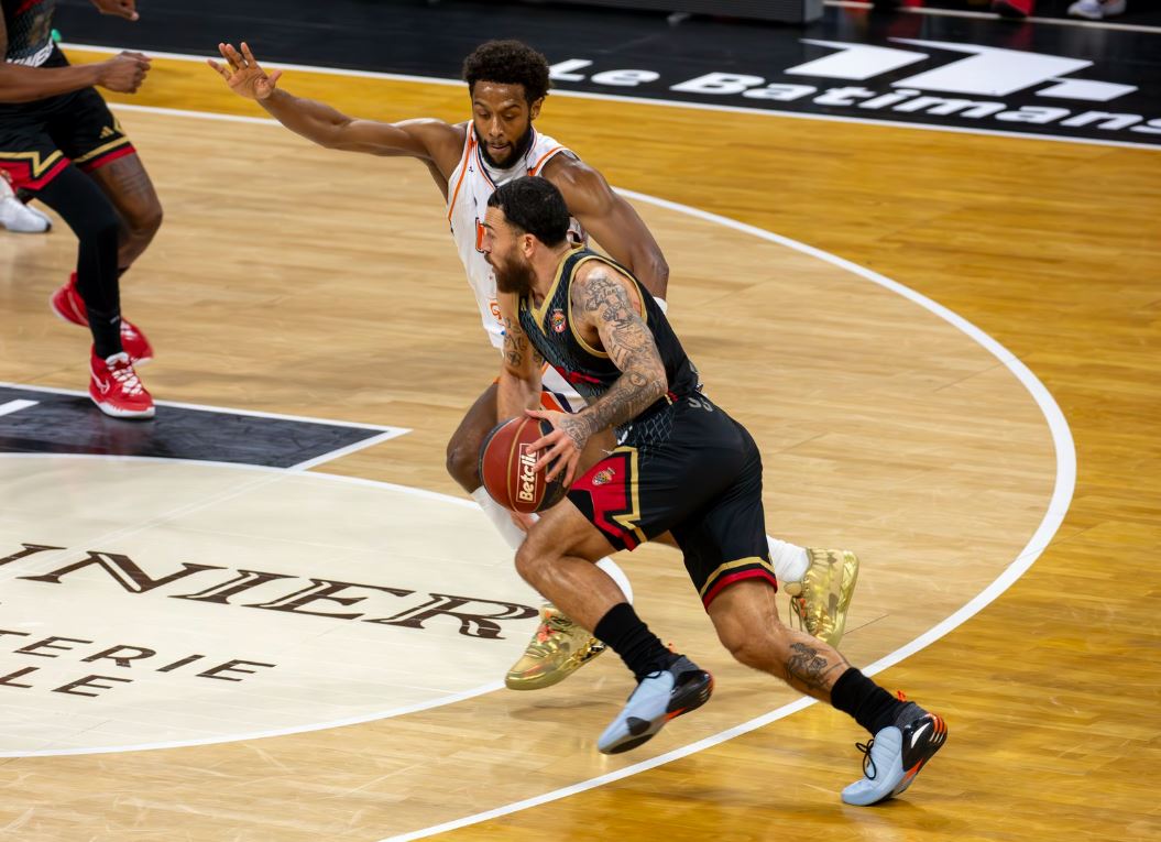 μάικ τζέιμς