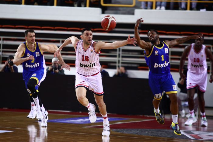 ολυμπιακός περιστέρι