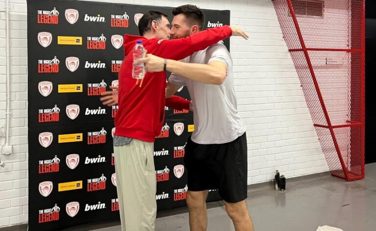 Άλεκ Πίτερς Γιώργος Μπαρτζώκας