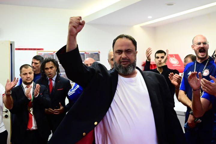 Βαγγέλης Μαρινάκης Ολυμπιακός - Άστον Βίλα αποδυτήρια πανηγυρισμοί