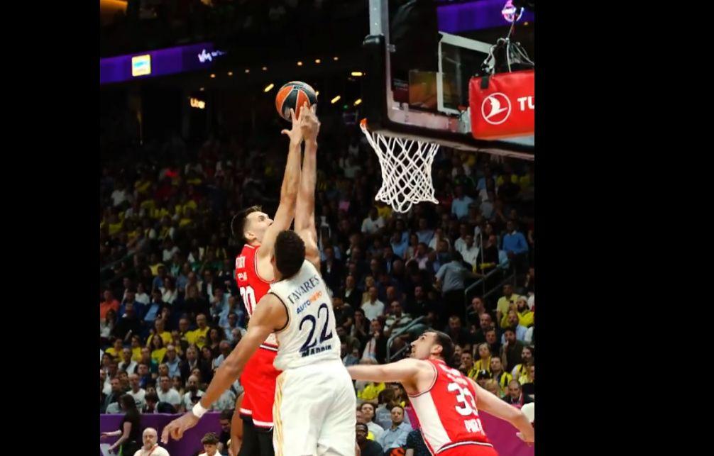 Πετρούσεφ Ταβάρες φάουλ