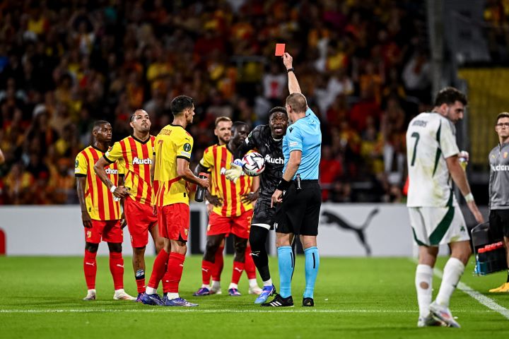 Λανς - Παναθηναϊκός αποβολή Μεντίνα