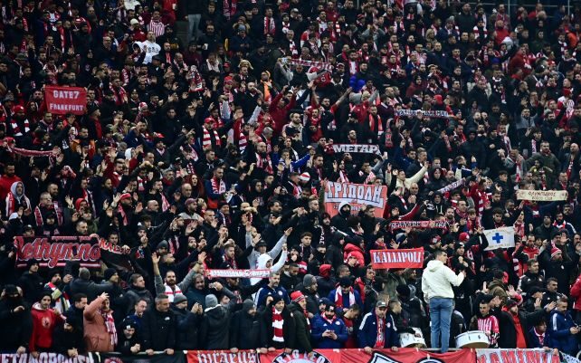 Στεάουα - Ολυμπιακός οπαδοί