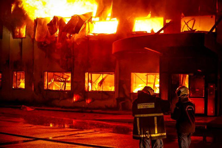 Καραμολέγκος πυρκαγιά κορωπί