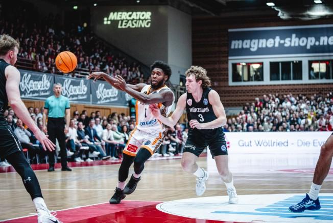 τζόρνταν Γουόκερ 54 πόντοι Βίρτσμπουργκ - Προμηθέας