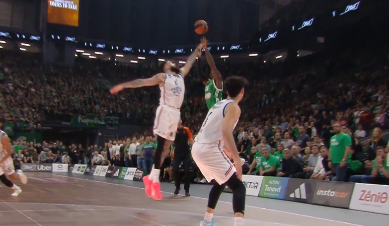 Κέντρικ Ναν Πουαριέ high five