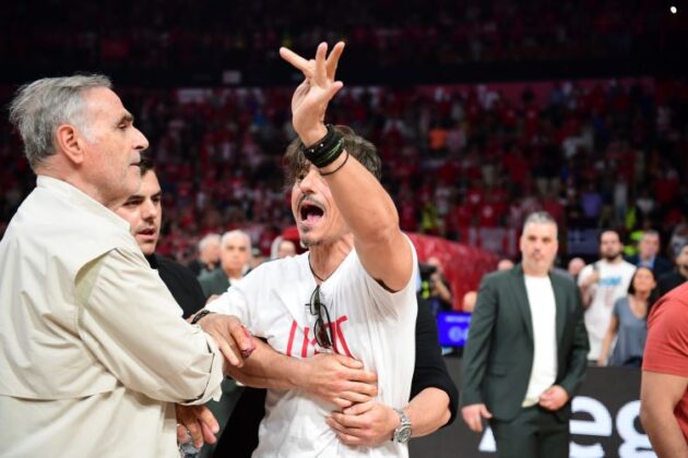 Δημήτρης Γιαννακόπουλος χειρονομίες ΣΕΦ